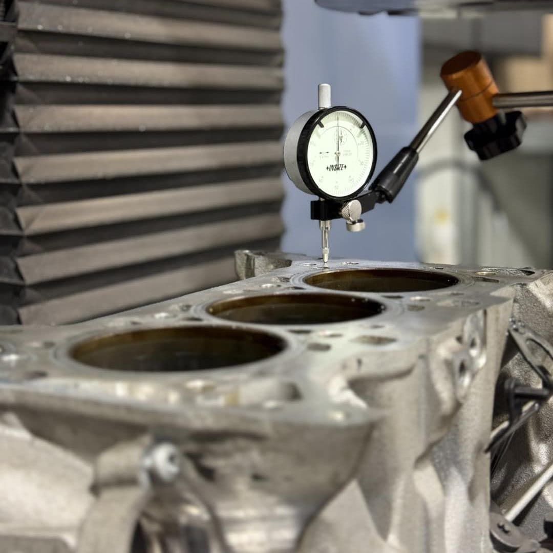 Measuring the cylinder bore with a dial gauge