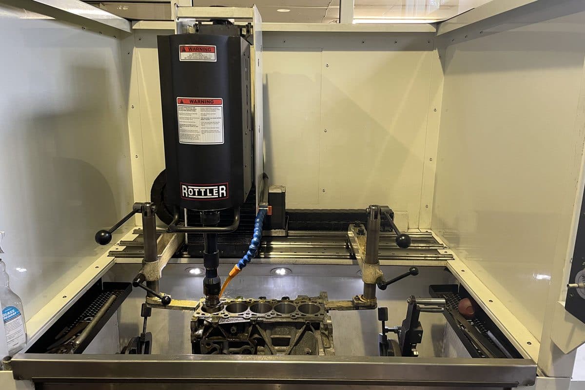 Variklio blokas gręžiamas Rottler CNC staklėmis